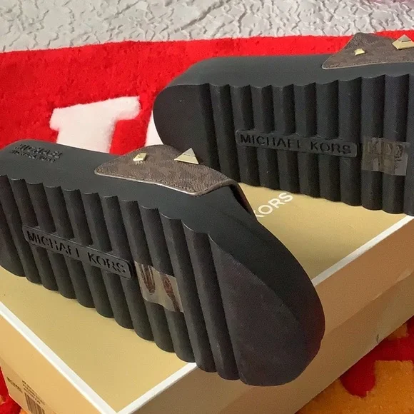 Michael Kors Tyra slides sandals - Picture 5 of 6